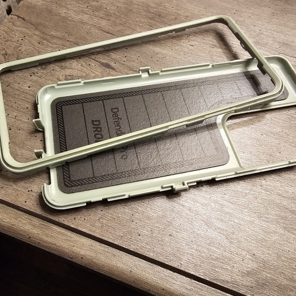 Previously loved S21 Otterbox - Picture 6 of 6